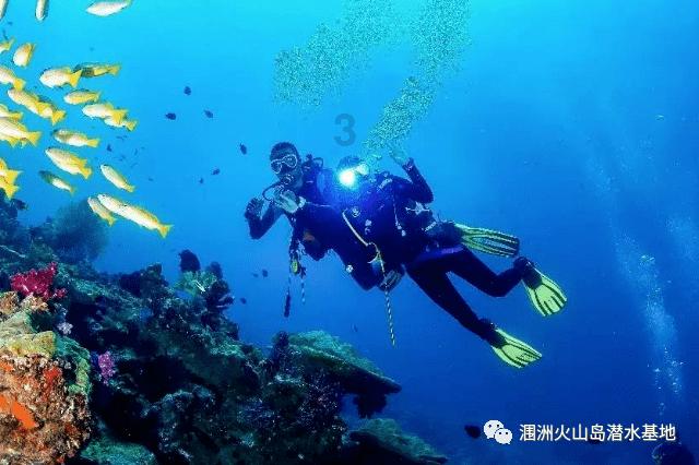 济宁市微山县两城镇为荣立三等功的现役军人家庭送上喜报