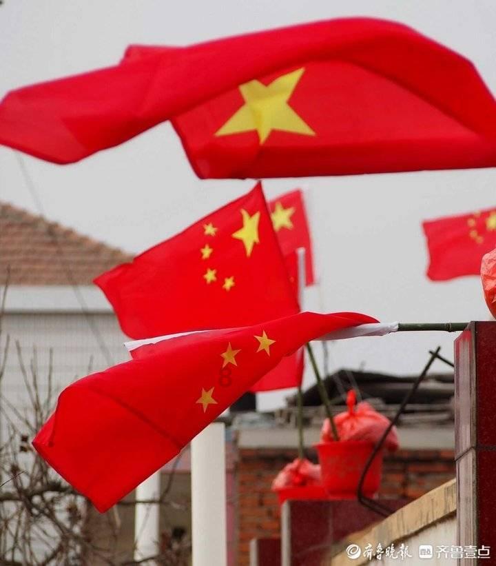 大衣哥儿子终于拿到驾照，亲自开车送陈萌回娘家，全村最靓的仔，你怎么看？
